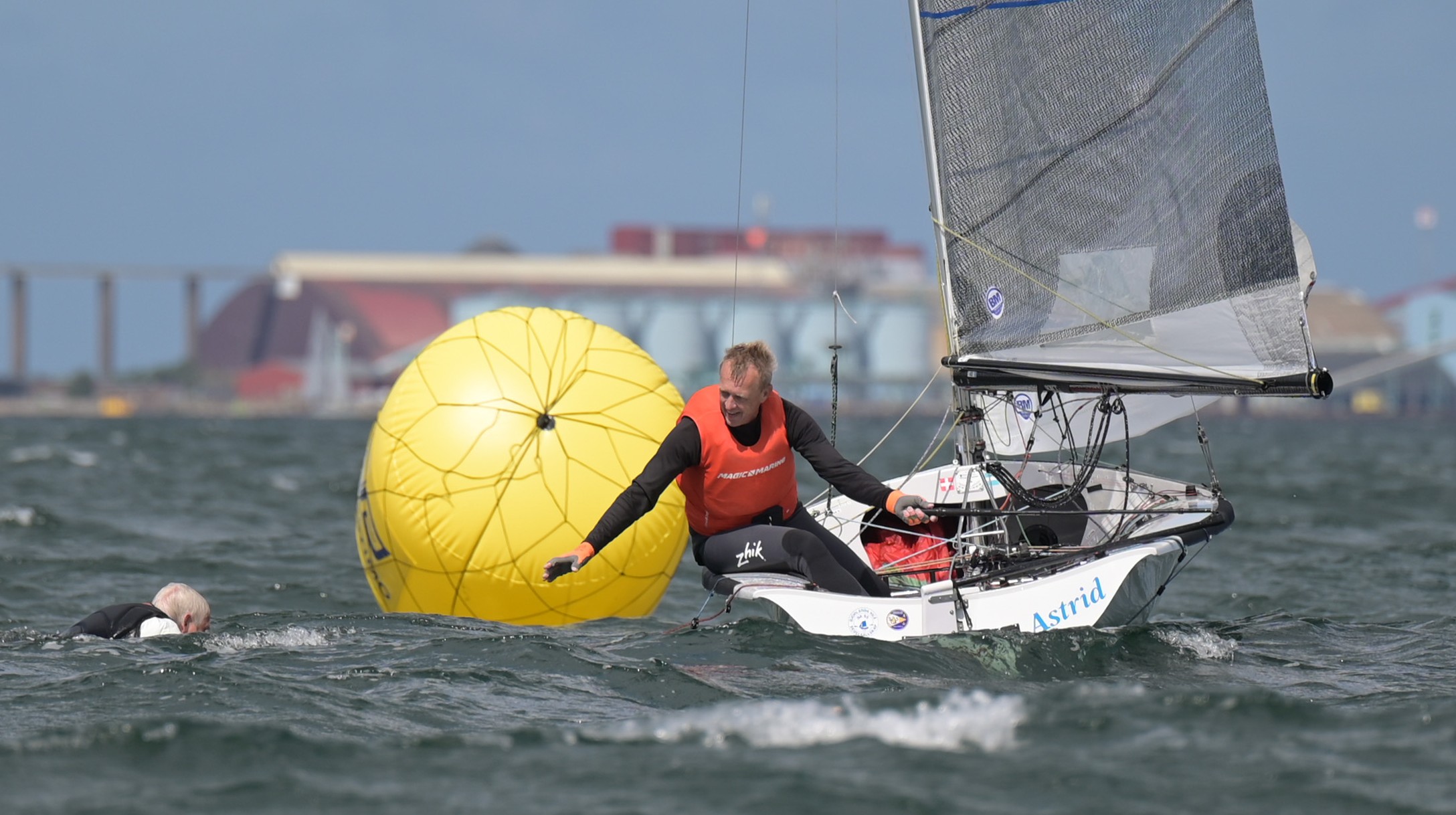 00b11.En utstrckt hand